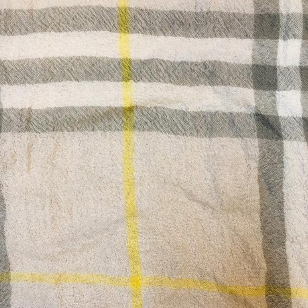 authentic BURBERRY oversized light weight SCARF - Picture 8 of 12
